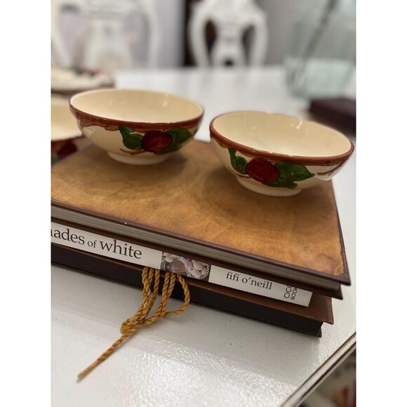 2 Franciscan Apple Pattern 5 1/4” dessert bowls . Excellent condition vintage - Picture 2 of 4